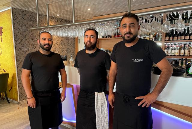 Brødrene, der driver Café 89 i Aars - fra venstre Erol Dogru, Umut Dogru og Deniz Dogru.  
