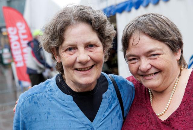 Linda Hvass og Kethe Erichsen er frivillige hos Rampens Venner og Støtter. Nu hyldes de for deres indsats som frivillige.