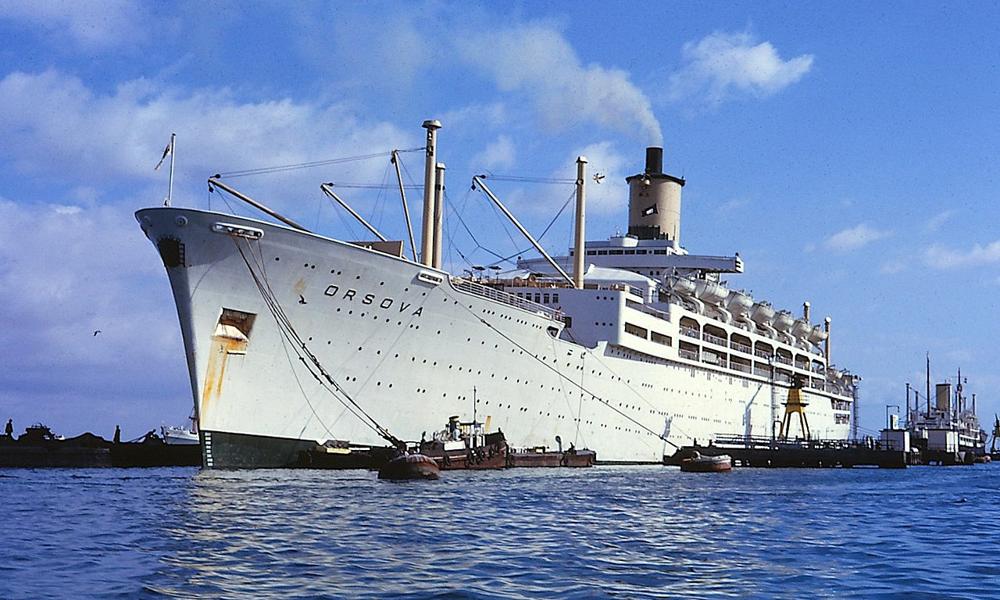 'Orsova' - P&O (Orient) - bygget 1954 under bunkering i Aden på vej til Australien. 'Orsova' - P&O (Orient) - bygget 1954 under bunkering i Aden på vej til Australien.