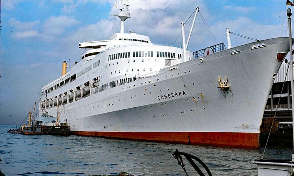 'Canberra' - P&O bygge 1961 - sejlede 36 år for P&O - skibet var med som troppetransportskib under Falklandskirgen 'Canberra' - P&O bygge 1961 - sejlede 36 år for P&O - skibet var med som troppetransportskib under Falklandskirgen