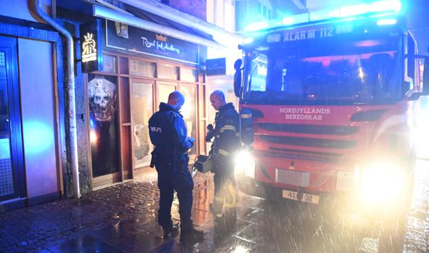 Fortsat afspærring i det centrale Aalborg - politiet efterforsker stadig