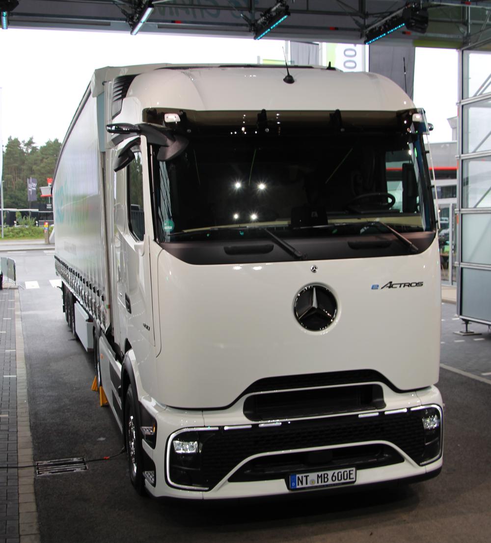 Mercedes-Benz eActros 600 - her ved lanceringen i Hamborg i oktober 2023. Mercedes-Benz eActros 600 - her ved lanceringen i Hamborg i oktober 2023.
