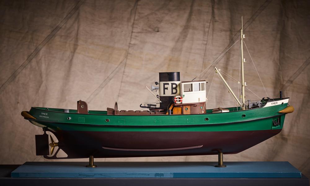 Bugserbåden Ymer er fra 1942 og blev blandt andet bygget til at bryde isen og kom på hårdt arbejde i de barske krigsvintre. Under 2. verdenskrig medvirkede Ymer i en hemmelig mission, hvor 16 danske skibe flygtede til Sverige og undgik tyskernes beslaglæggelse. Ymer er også Danmarks første helsvejste skib - alle stålpladerne i skroget var svejset sammen og ikke samlet med nitter. Bugserbåden Ymer er fra 1942 og blev blandt andet bygget til at bryde isen og kom på hårdt arbejde i de barske krigsvintre. Under 2. verdenskrig medvirkede Ymer i en hemmelig mission, hvor 16 danske skibe flygtede til Sverige og undgik tyskernes beslaglæggelse. Ymer er også Danmarks første helsvejste skib - alle stålpladerne i skroget var svejset sammen og ikke samlet med nitter.