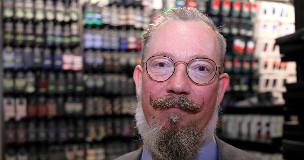 Halvtreds Jan fylder halvtreds – de 33 år har han stået i Tøjeksperten ...