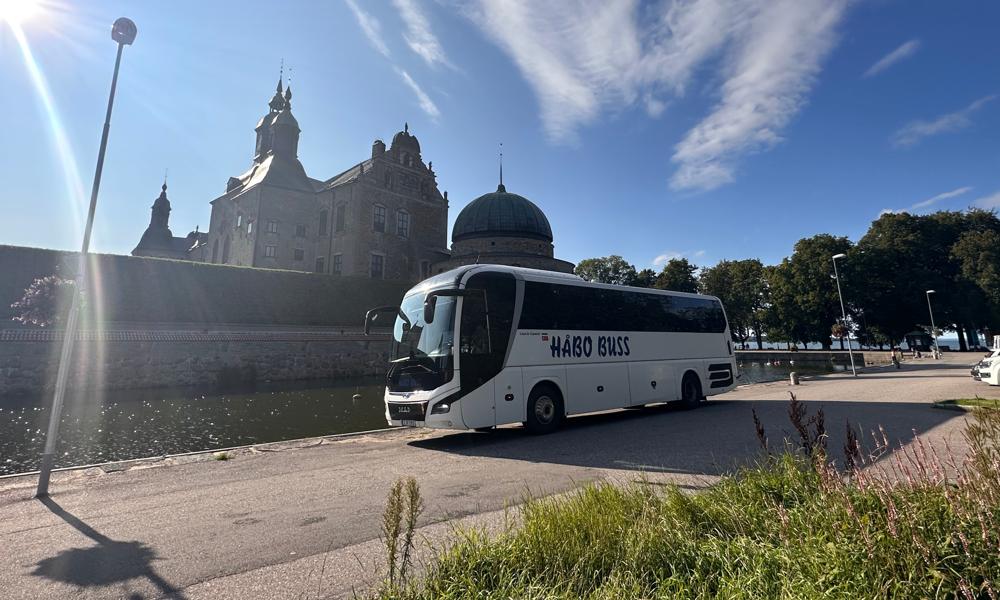 Sedan pandemin har Håbo Buss framför allt kört dagsresor, men nu vänder man blickarna mot Europa. Sedan pandemin har Håbo Buss framför allt kört dagsresor, men nu vänder man blickarna mot Europa.