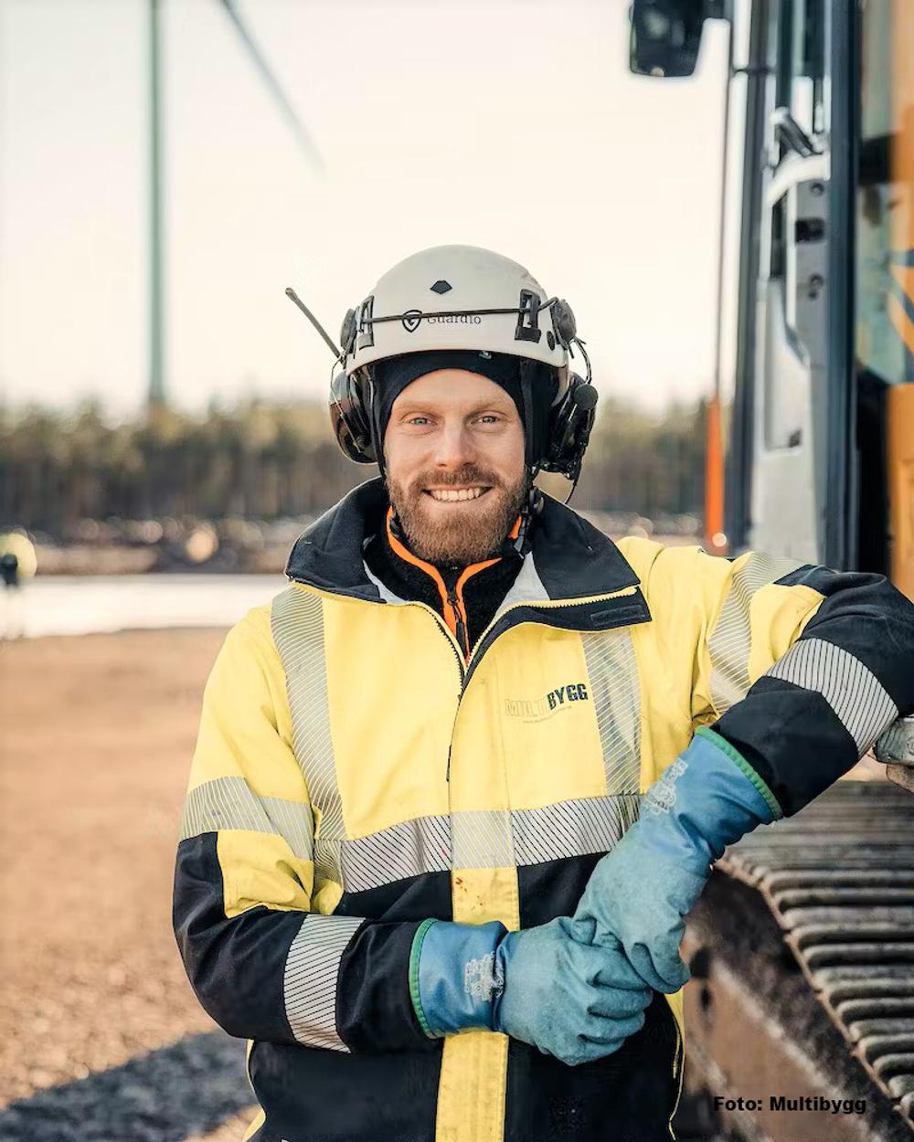 – Genom att skala ner storleken på generatorn med hybridlösningen har vi gjort stora kostnadsbesparingar på diesel i det här projektet, säger Anton Linde. – Genom att skala ner storleken på generatorn med hybridlösningen har vi gjort stora kostnadsbesparingar på diesel i det här projektet, säger Anton Linde.