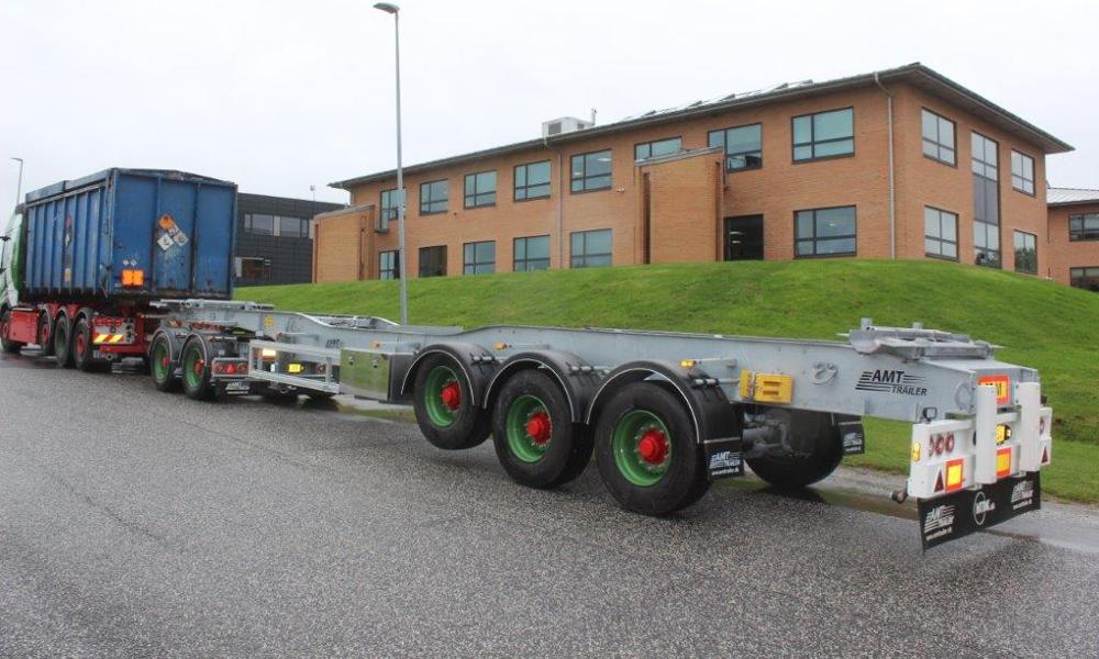 AMT-dolly og containertrailer til Poul Schou A/S. AMT-dolly og containertrailer til Poul Schou A/S.