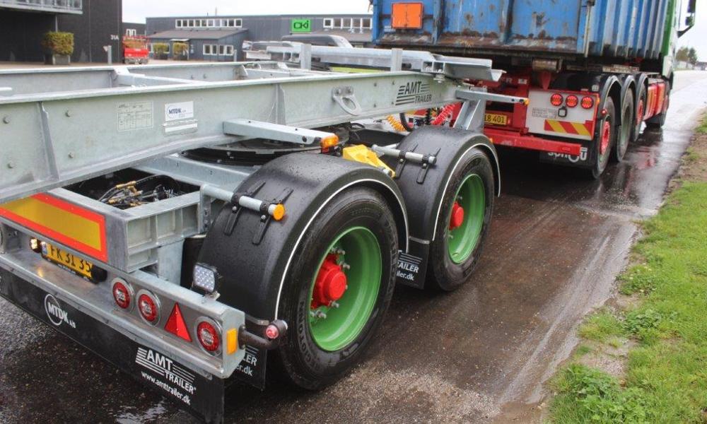 AMT-dolly og containertrailer til Poul Schou A/S. AMT-dolly og containertrailer til Poul Schou A/S.