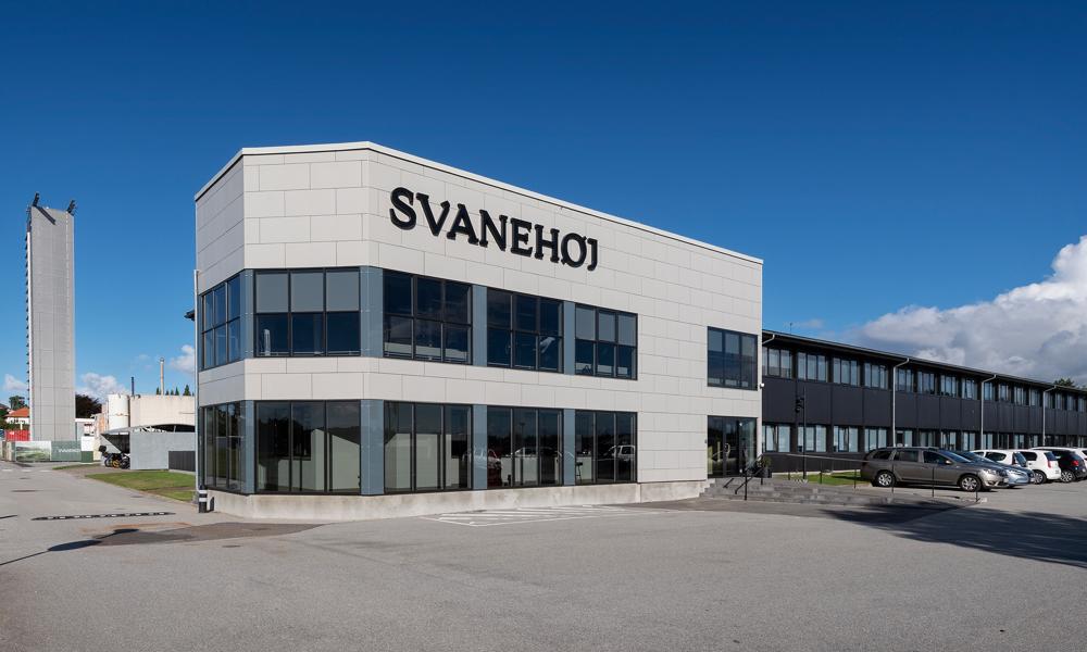Svanehøj har hovedkvarter i Svenstrup syd for Aalborg.