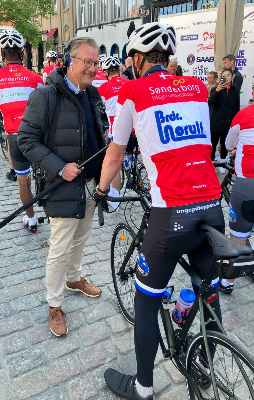 Unge På Toppen - kontantmodtagere i praktik i Padborg-virksomheder - på vej mod Sydfrankrig og toppen af Alpe d’Huez. Sidste stop i Danmark. Unge På Toppen - kontantmodtagere i praktik i Padborg-virksomheder - på vej mod Sydfrankrig og toppen af Alpe d’Huez. Sidste stop i Danmark.