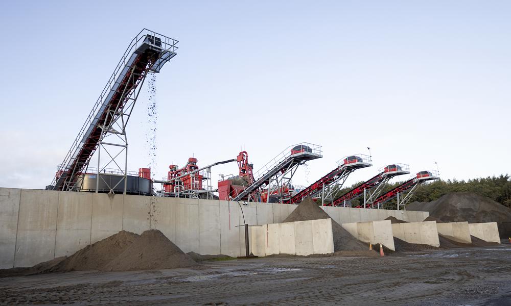 Från restmaterial till högkvalitativ betongsand. Från restmaterial till högkvalitativ betongsand.