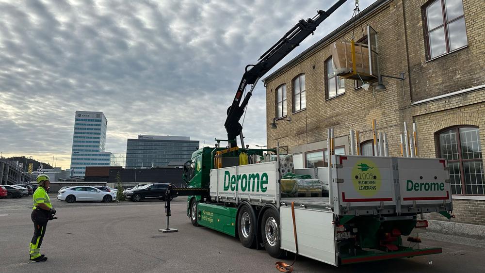 Den eldrivna kranbilen från Volvo har en räckvidd på 20 mil och lyftkapacitet om 21,3tm. Den eldrivna kranbilen från Volvo har en räckvidd på 20 mil och lyftkapacitet om 21,3tm.