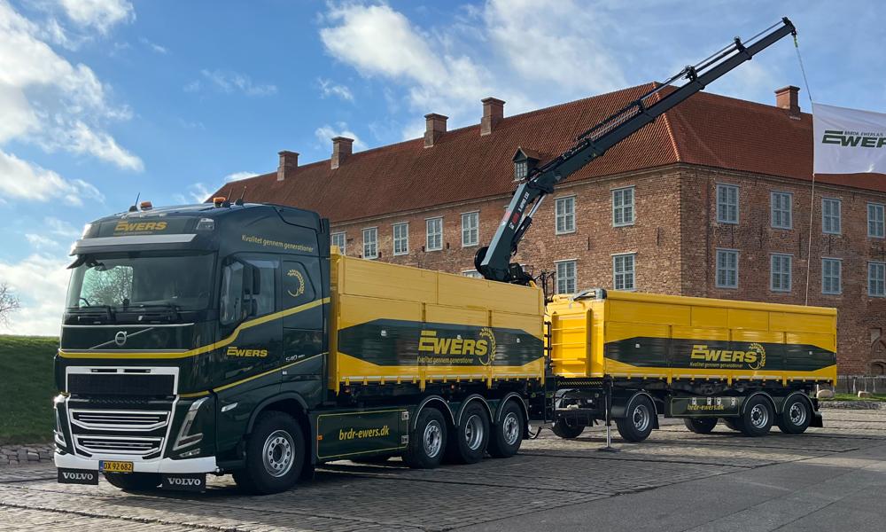 Volvo FH540 8x2 tridem med Hiab-kran ifm. Brdr. Ewers' 175-års jubilæum. Volvo FH540 8x2 tridem med Hiab-kran ifm. Brdr. Ewers' 175-års jubilæum.