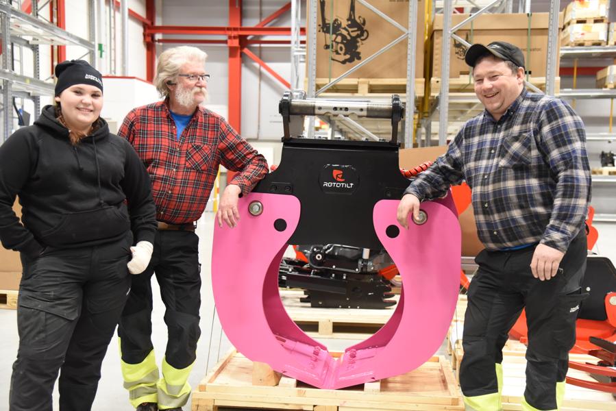 Den rosa sorteringsgripen ropades hem av ett åkeri i Hälsingfors, inte långt från Rototilt i Vindeln. Den rosa sorteringsgripen ropades hem av ett åkeri i Hälsingfors, inte långt från Rototilt i Vindeln.
