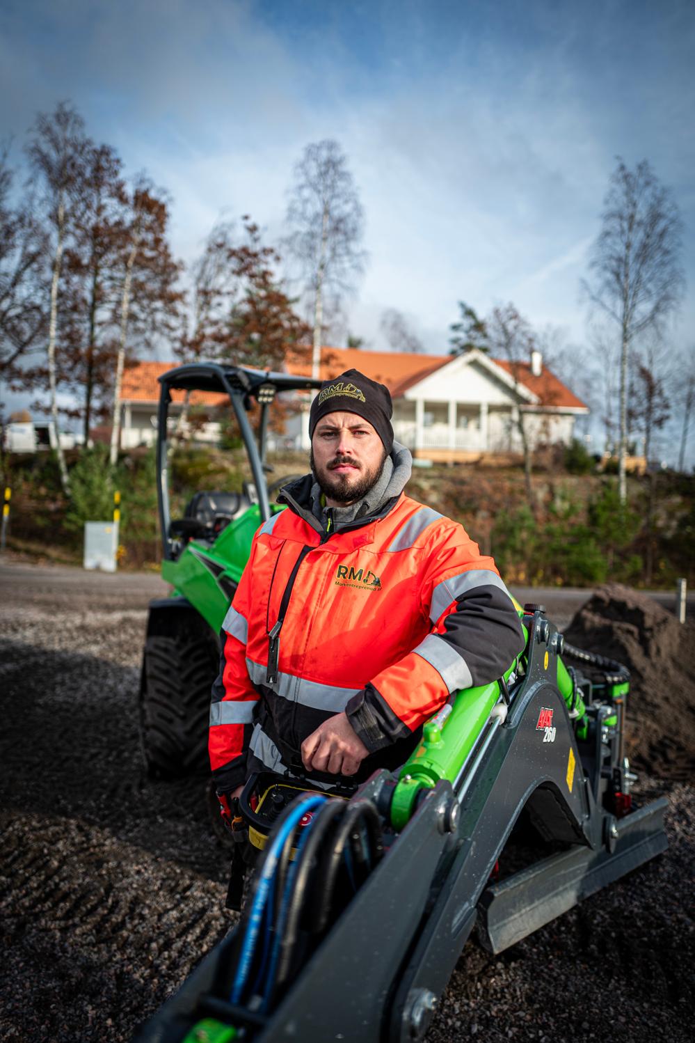Robert Willén är nöjd över kompaktlastaren Avant 750 för RM Markentreprenads verksamhet. Robert Willén är nöjd över kompaktlastaren Avant 750 för RM Markentreprenads verksamhet.