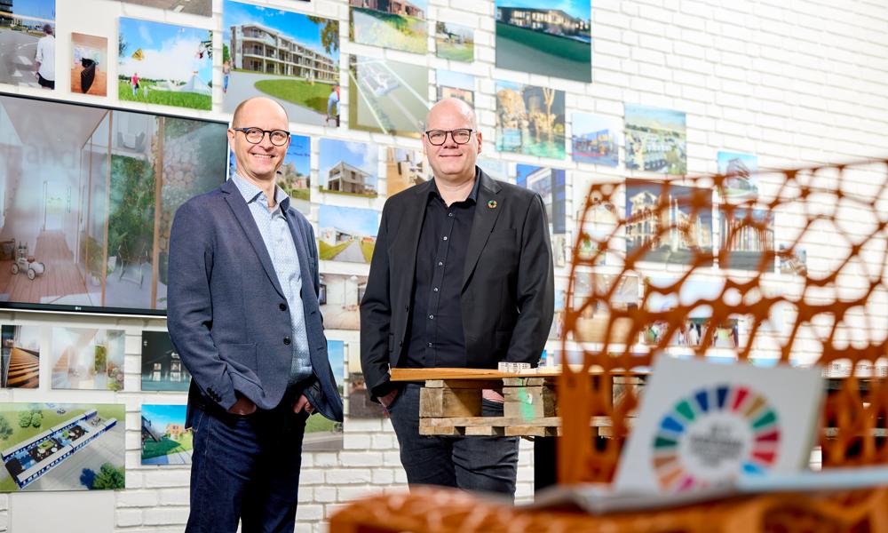 Den nye duo i front for Randers Arkitekten. Direktør per 1. december 2023, Alex Weinreich (tv), sammen med indehaver Brian Andersen (th) . Den nye duo i front for Randers Arkitekten. Direktør per 1. december 2023, Alex Weinreich (tv), sammen med indehaver Brian Andersen (th) .