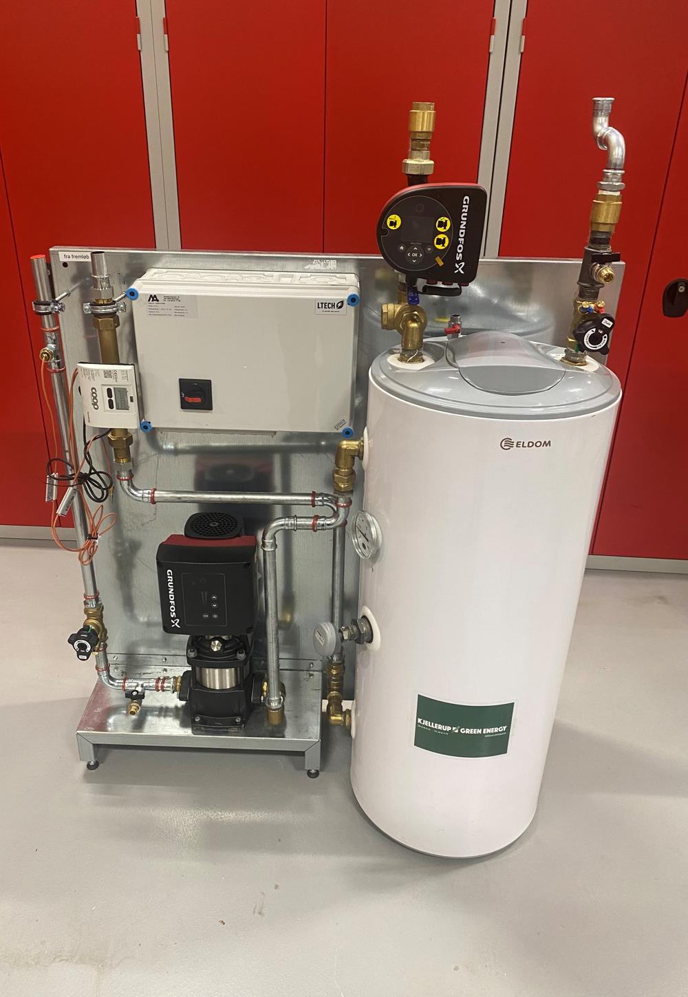Kjellerups nyeste unit med styring, buffer og pumper kan skaleres op og ned alt efter kundens ønsker og behov. Kjellerups nyeste unit med styring, buffer og pumper kan skaleres op og ned alt efter kundens ønsker og behov.