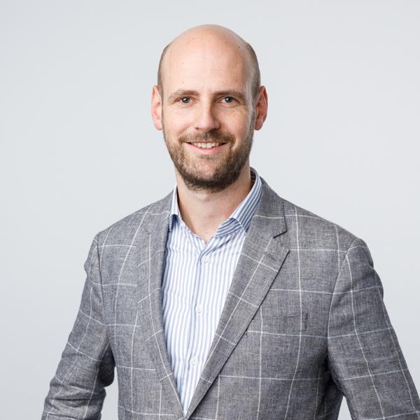 Enligt Martijn Steenstra bör sårbarhetsfaktorer som plats, konstruktion och design utvärderas. Enligt Martijn Steenstra bör sårbarhetsfaktorer som plats, konstruktion och design utvärderas.
