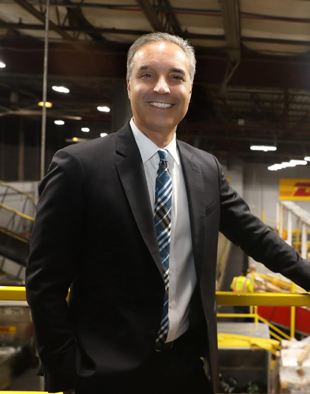 Mike Parra, nuvarande vd för DHL Express Amerika. Mike Parra, nuvarande vd för DHL Express Amerika.