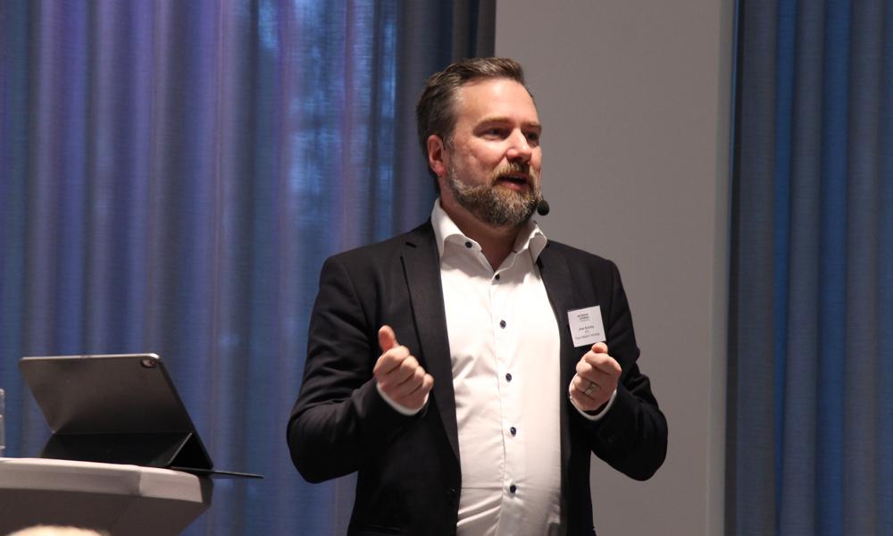 Johan Rockberg, professor inom antikroppsteknologi och riktad evolution vid Kungliga Tekniska Högskolan, öppnade mötet på torsdagsmorgonen.
