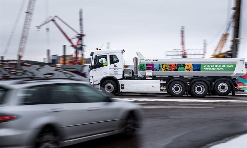 Bilen används på Masthuggskajen i Göteborg där Peab genomför markarbeten. Bilen används på Masthuggskajen i Göteborg där Peab genomför markarbeten.