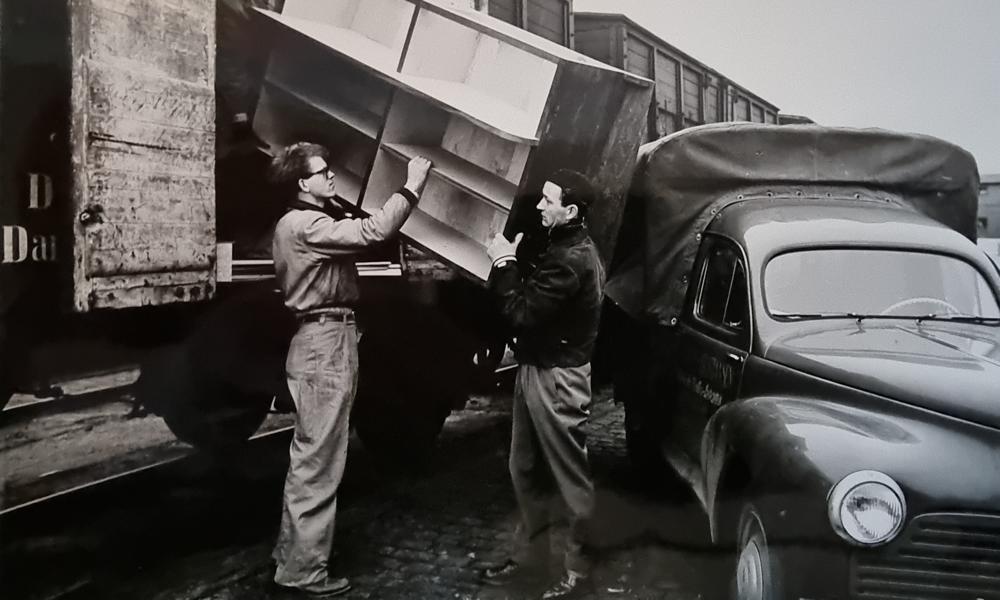 Poul Birch Christiansen (tv) fandt bl.a. på konceptet om at levere både facader og interiør til butikker med alt monteret på otte dage, så de ikke skulle holde lukket længere end højst nødvendigt. Poul Birch Christiansen (tv) fandt bl.a. på konceptet om at levere både facader og interiør til butikker med alt monteret på otte dage, så de ikke skulle holde lukket længere end højst nødvendigt.