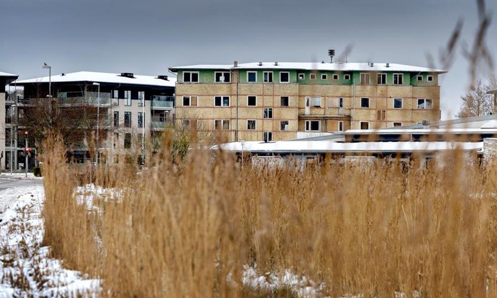 Klochhuset, som efter planen skal rives ned, har været forladt i flere år. Klochhuset, som efter planen skal rives ned, har været forladt i flere år.