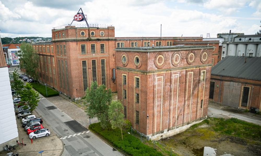 Sagen om udbygningsaftaler begyndte på den tidligere spritfabrik, da arbejdet blev sat i bero på grund af uenighed om udbygningsaftaler mellem Spritten og Aalborg Kommune. Sagen om udbygningsaftaler begyndte på den tidligere spritfabrik, da arbejdet blev sat i bero på grund af uenighed om udbygningsaftaler mellem Spritten og Aalborg Kommune.
