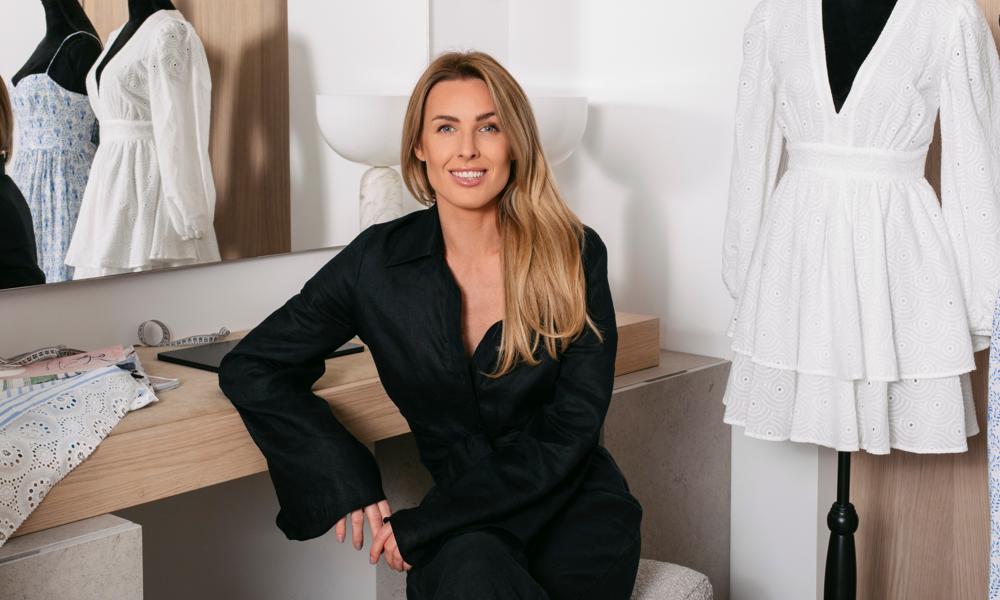 Amanda Panahi i linneset från Mandibreeze. Efter många år på H&M är det en lika stor utmaning för henne själv som för kunderna att dra ned på nyhetstempot och inte falla för frestelsen att ständigt skapa nya plagg. Amanda Panahi i linneset från Mandibreeze. Efter många år på H&M är det en lika stor utmaning för henne själv som för kunderna att dra ned på nyhetstempot och inte falla för frestelsen att ständigt skapa nya plagg.