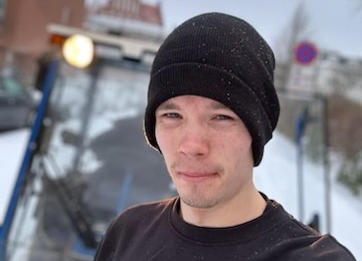 Malthe har ryddet sne siden klokken 02 i nat: - Lige nu er det kritisk ...