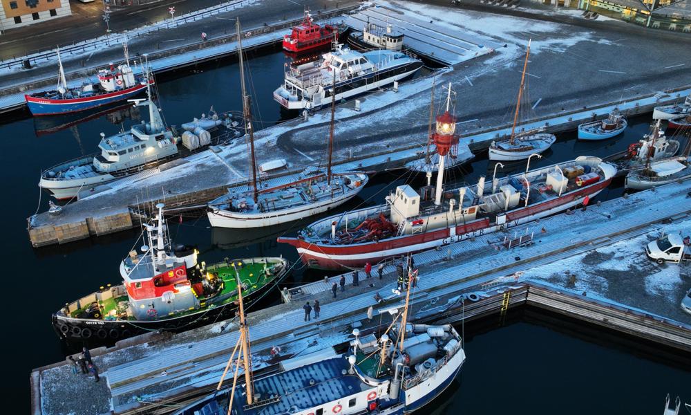 Fyrskibet 'Gedser Rev' stævnede ud af Helsingør Havn en frostklar mandag morgen 8. januar på vej til restaurering på Hvide Sande Ship Yard. Fyrskibet 'Gedser Rev' stævnede ud af Helsingør Havn en frostklar mandag morgen 8. januar på vej til restaurering på Hvide Sande Ship Yard.