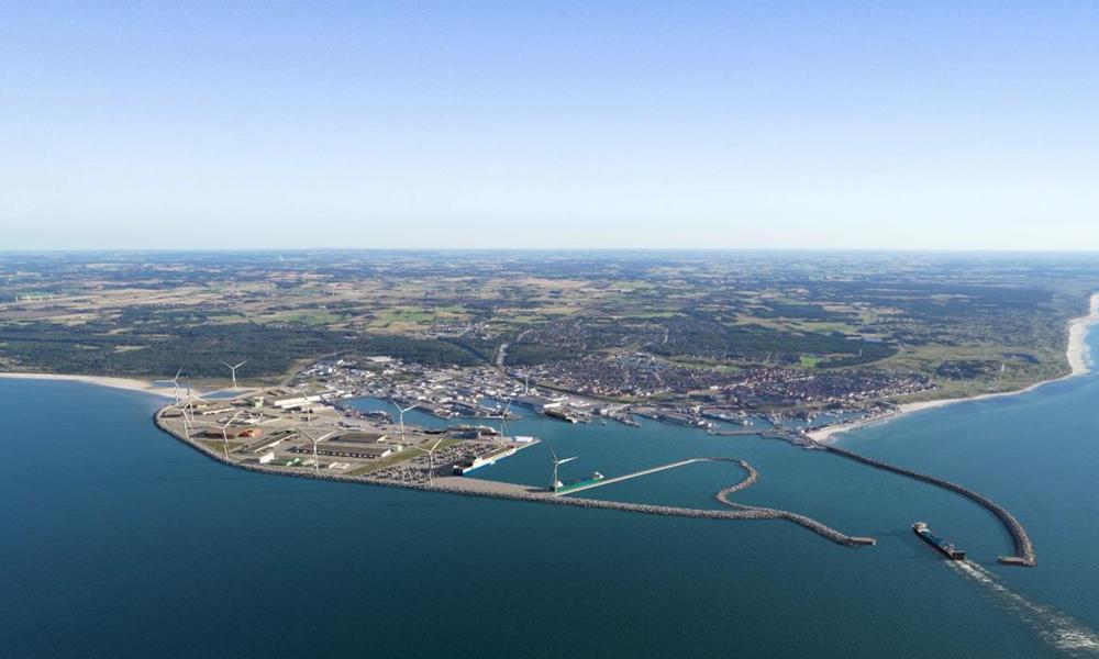 Hirtshals Havn er en af dem, der - med blandt andet en havneudvidelse - satser benhårdt på markedet for udskibning af CO2 til lagring i undergrunden. Hirtshals Havn er en af dem, der - med blandt andet en havneudvidelse - satser benhårdt på markedet for udskibning af CO2 til lagring i undergrunden.