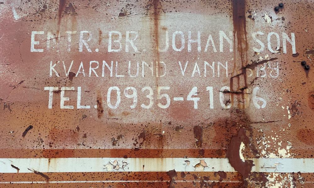 Originaldekalen från tidigt 1960-tal sitter kvar, ett värdefullt minne för företaget, som startade sin resa just i Kvarnlund. Originaldekalen från tidigt 1960-tal sitter kvar, ett värdefullt minne för företaget, som startade sin resa just i Kvarnlund.