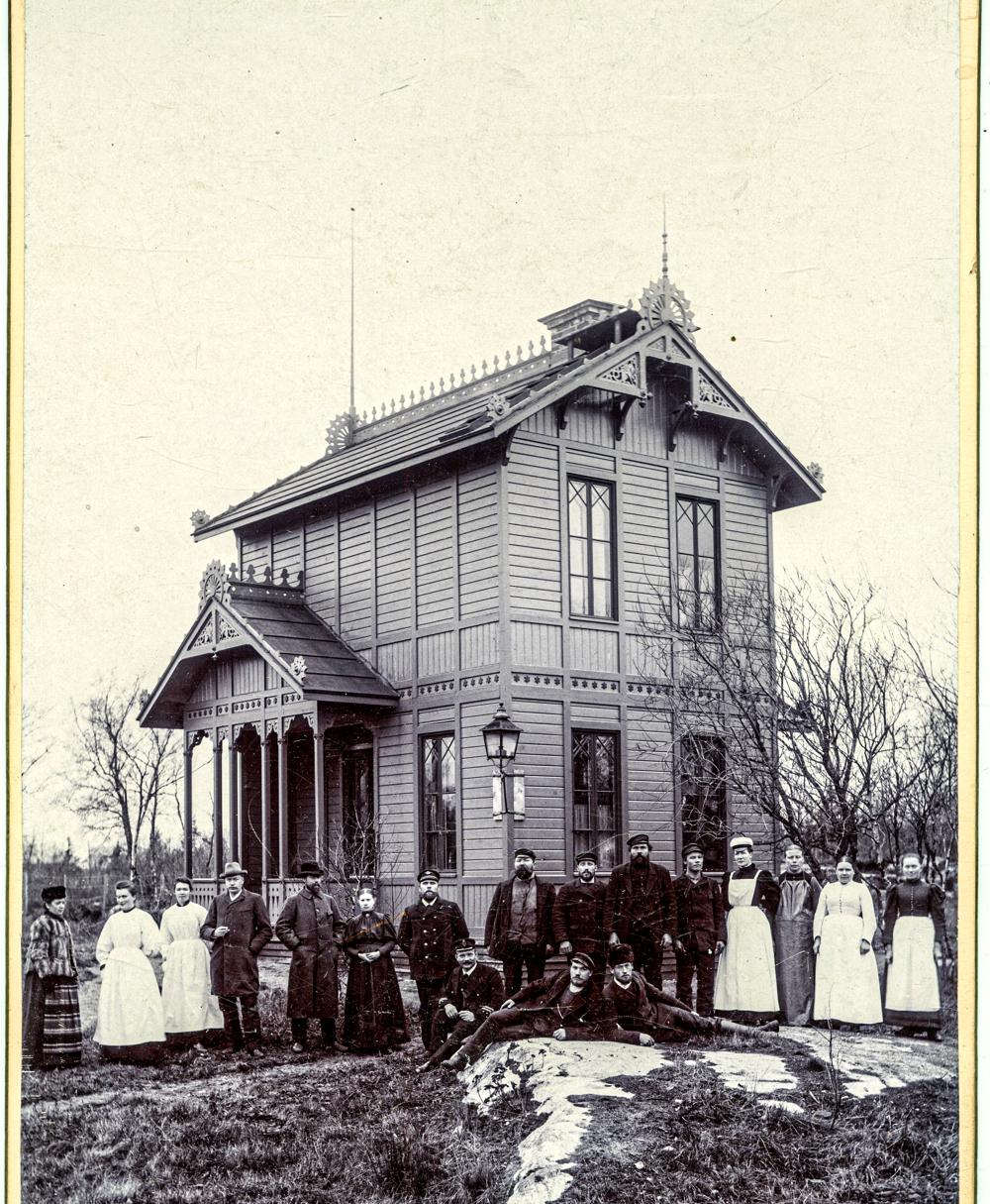 Personalen på koleranstalten vid Fejan 1894. Personalen på koleranstalten vid Fejan 1894.