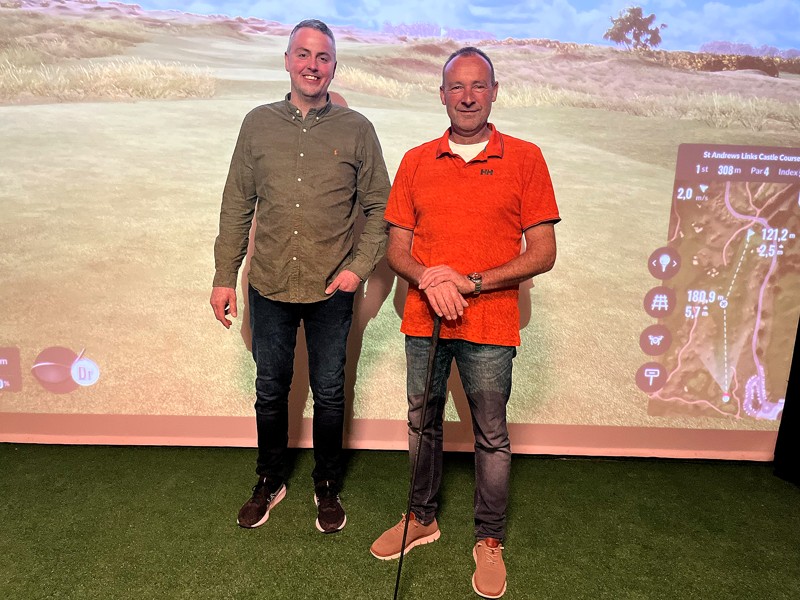 I uge 11 åbner Carsten Zacho, th, og Mikkel Tonsgaard deres nye indendørs golfcenter, Mors Indoor Golf i Nykøbing.