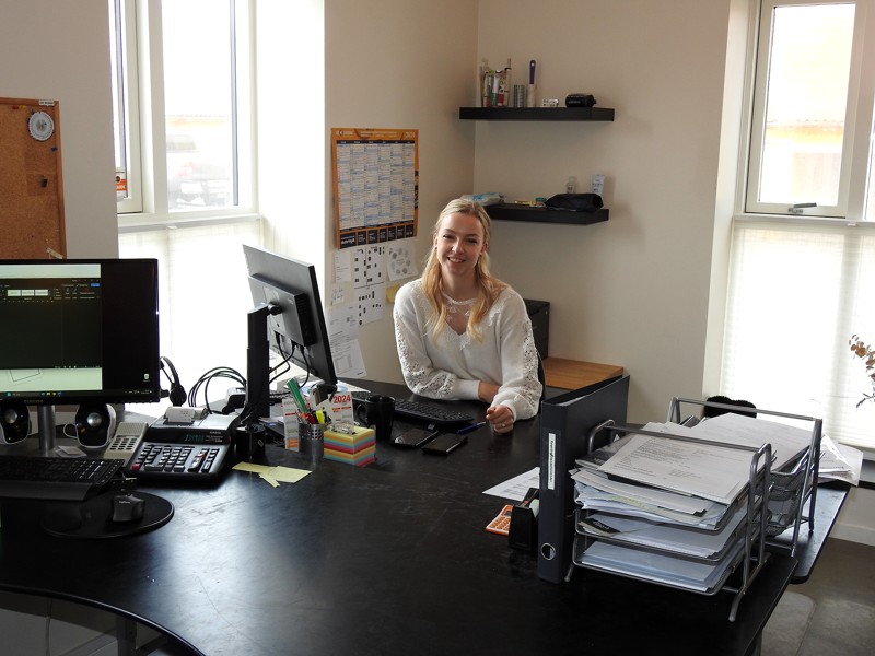 Her er det Pernille Ramberg, der styrer alt kontorarbejdet på Restaurant Lilleheden.