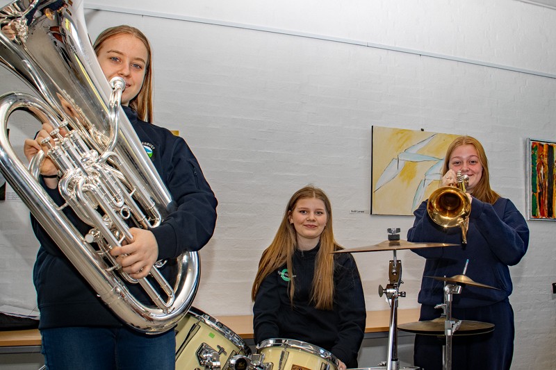 Julie Jensen, tuba, Iben Nielsen, trommer og Isabelle Dunker, flygelhorn trænede samspil til den store guldmedalje under Jammerbugt Gardens øveweekend i Øland Medborgerhus.