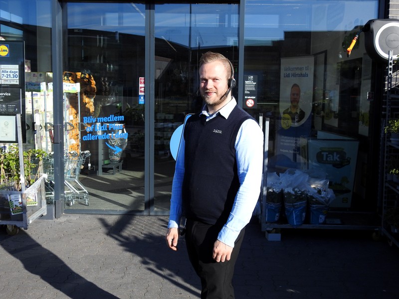 Her er det butikschef i Lidl i Hirtshals Benjamin Fridlund.