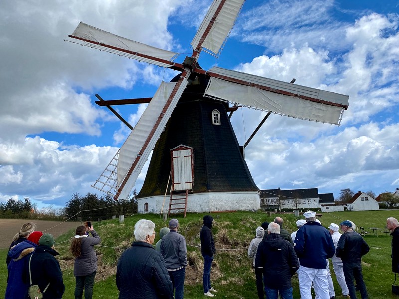 Den gamle vindmølle fra 1887 drejede rundt og blev beundret af de mange deltagere i møllebevaringsdagen.