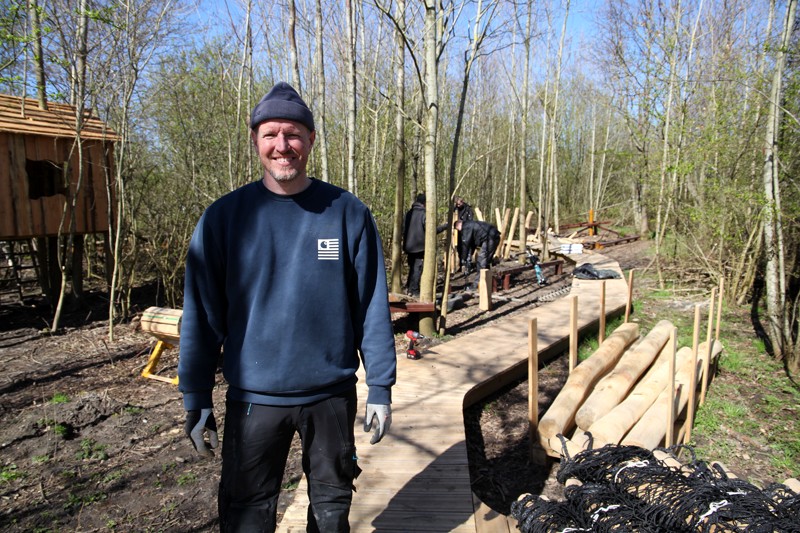 Elvin Frandsen har bygget junglestien sammen med andre frivillige i foreningen Palmestrandens Venner.