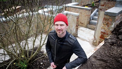 Mo Krag fra Arkitektskolen i Aarhus står i spidsen for projektet i Thy, hvor man går en helt tredje vej i forhold til forladte eller forfaldne bygninger.