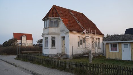Under Løkkens opblomstring under det store fiskerierhvervseventyr i 1900-tallet byggede de lokale fiskere store villaer til sig selv. Et eksempel findes på Nordlysvej.