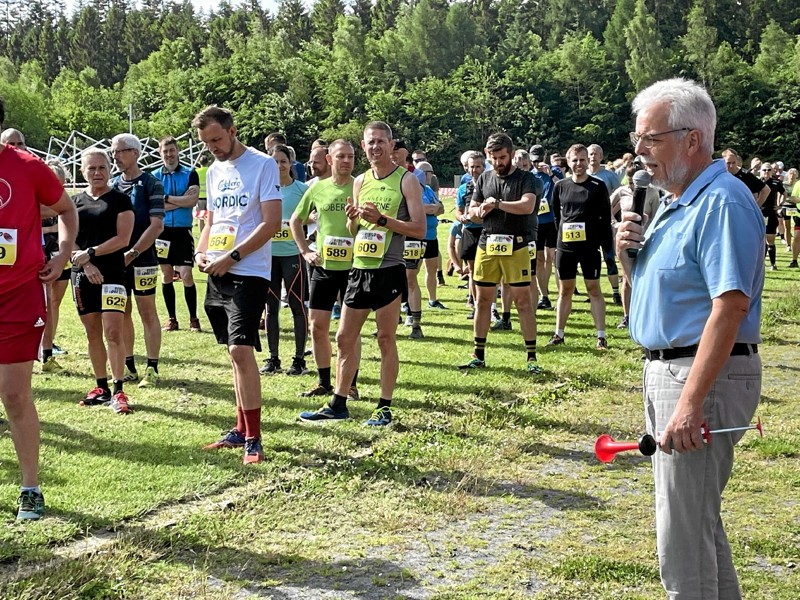 Borgmester i Rebild Kommune, Leon Sebbelin, talte inden han skød Rebildløbet 2021 i gang. Foto: Jesper Bøss