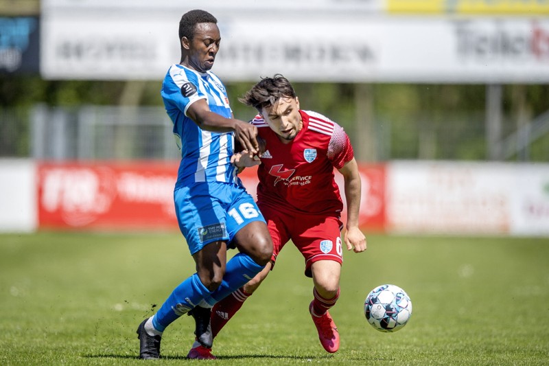 Gloire Rutikanga (tv.) i aktion i weekendens kamp mod VSK Aarhus, der endte 1-1. Arkivfoto: Lars Pauli