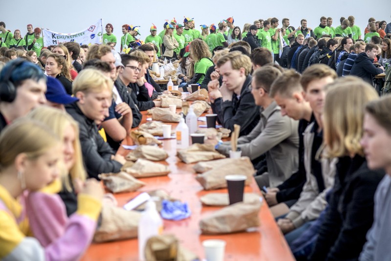 Efter et år med Covid19 blev morgenbrødet delt ud i separate poser og der var tjek af coronapas i indgangen. Foto: Martin Damgård
