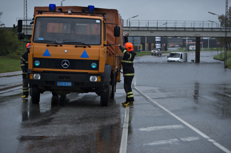 Ifølge et varsel fra DMI kommer der de kommende døgn kraftig og langvarrig regn og senere på ugen er der varsel om snestorm.