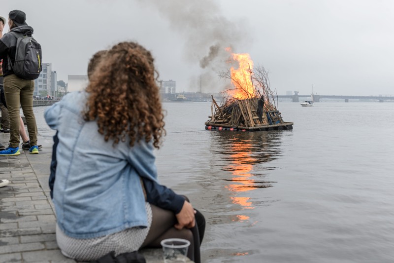 Midsommer er lig med bålfest - her på Musikkens Plads. Arkivfoto: Nicolas Cho Meier