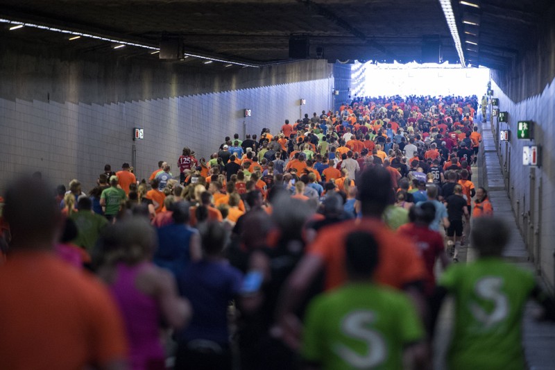 Det er et vildt syn, når næsten 6.000 mennesker løber igennem tunnelen. Arkivfoto: Henrik Bo
