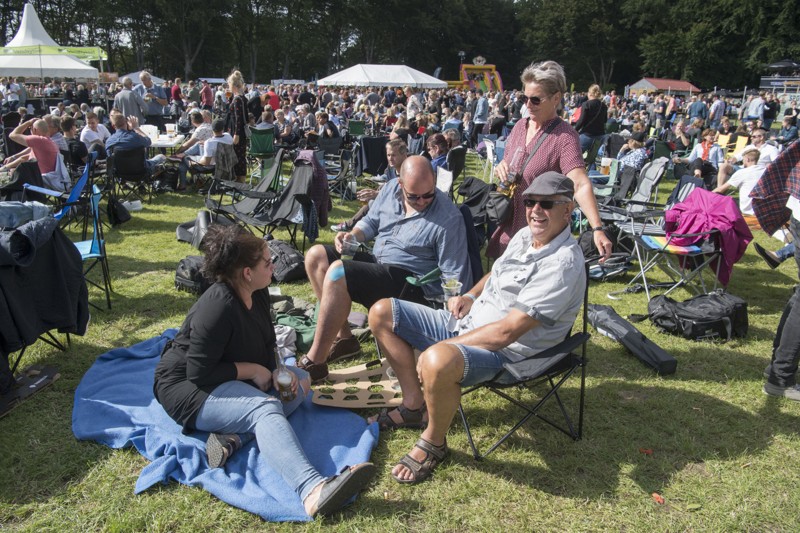 Det handler om at hygge sig og på det plan giver VesterhavsRock den gas til deres jubilæumsfest i august - nu også med tilbuddet om frokost med helstegt pattegris og billige øl. Der er garanti for en god frokost med vennerne samtidig med at man gør en forskel for de foreninger og klubber, der er med til at arrangere VesterhavsRock. Arkivfoto