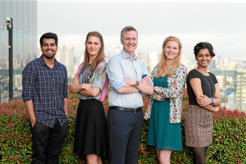 Det vindende team Green Cred, som består af Vinderholdet består af Hanne Borris Mathiesen fra Danmark, indiske Paridhi Rustogi, Sajawal Waseem fra Pakistan og Anja Drobnjak fra Montenegro. I midten mentor og Telenor’s Head of Research, Bjørn Taale Sandberg.
.